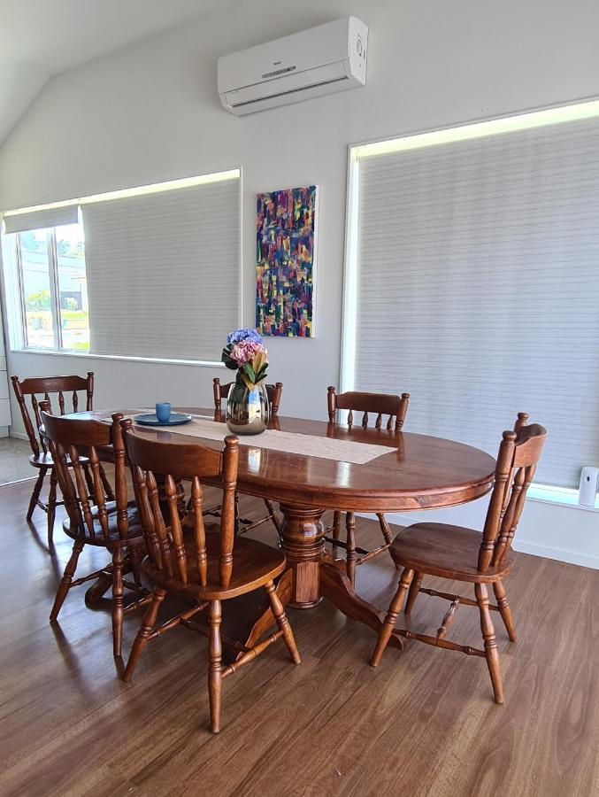 This Fabulous, Single-Level 3 Plus 1 Small Room With Folding Sofa Home Auckland Exterior foto